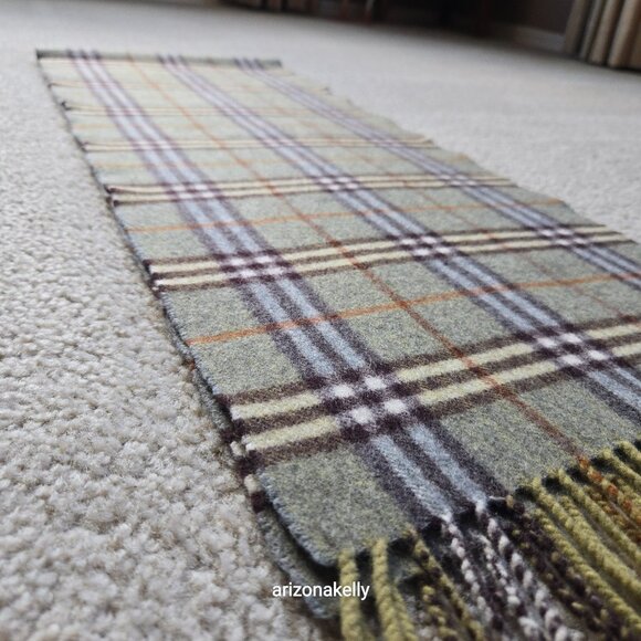PERFECT! Vintage Burberry Wool Plaid Scarf - Picture 15 of 17